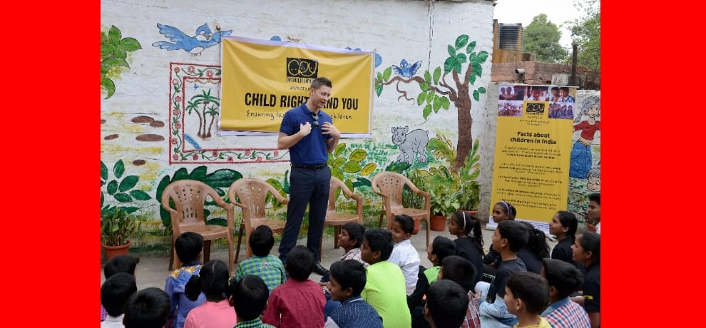 Former Australian cricket captain Michael Clarke meets slum children.