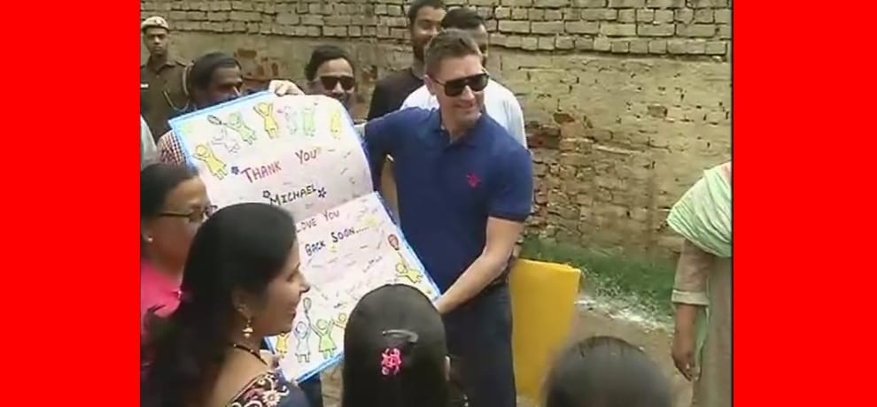 Former Australian cricket captain Michael Clarke meets slum children.