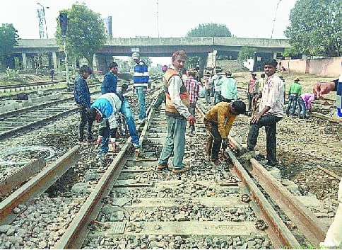 Railway Station hisar, track metinence, Hisar