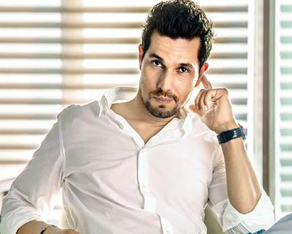 KBC 11 Amitabh Bachchan revealed he is a Randeep Hooda fan