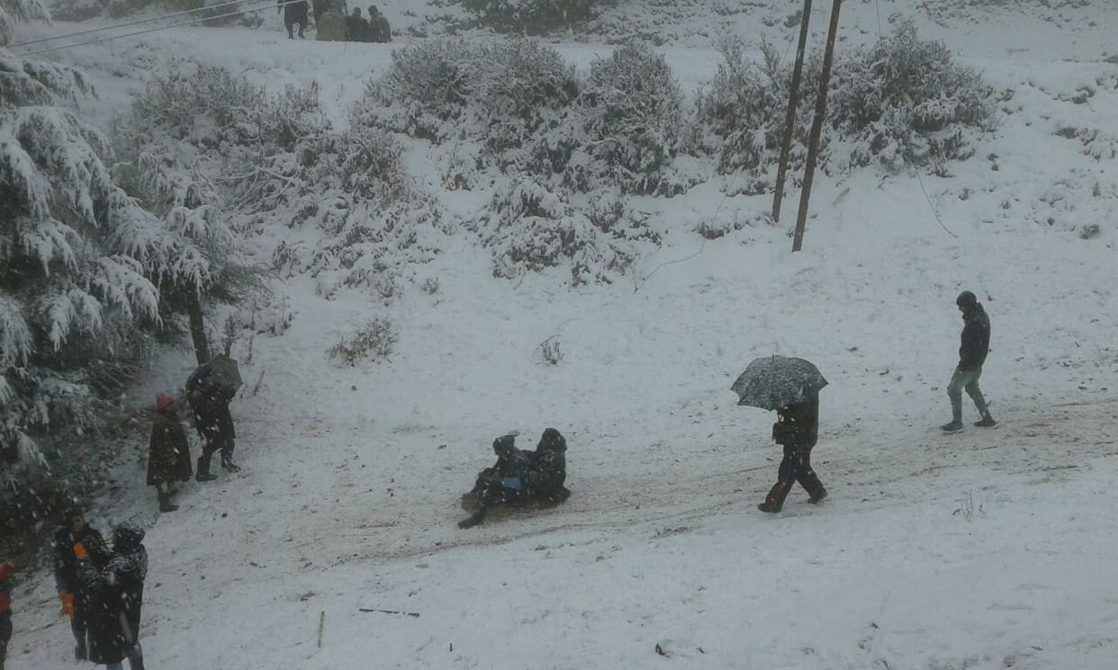 heavy snowfall in j&k, major killed in accident