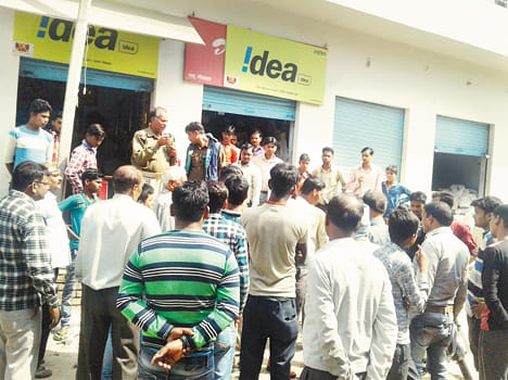 Millions of theft from mobile shop and retail store