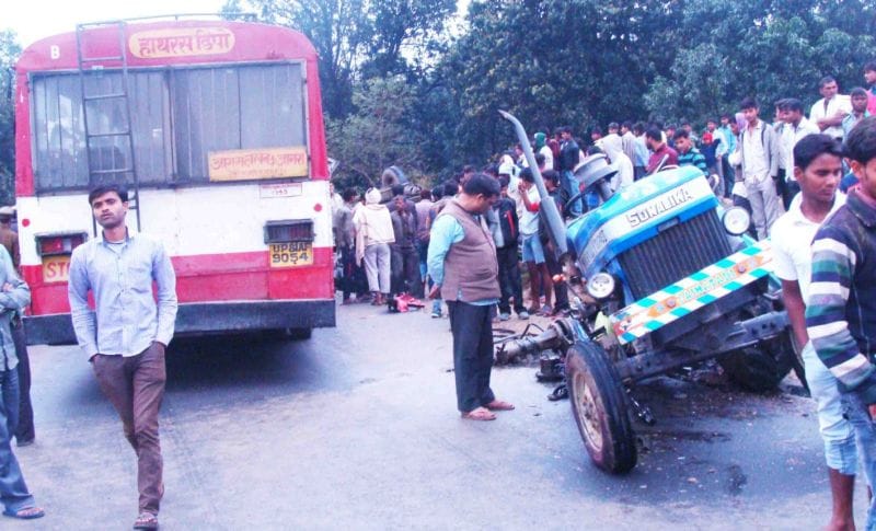 Three laborers die from collision of roadways bus