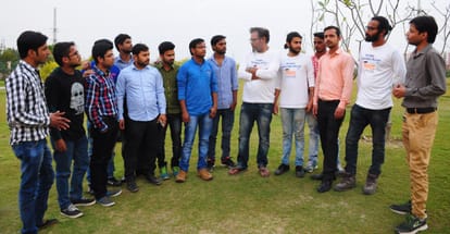 youths share experiences with bloggers in lucknow