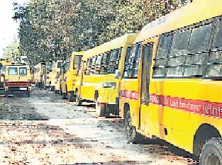15 school vahanon ko seas kiya