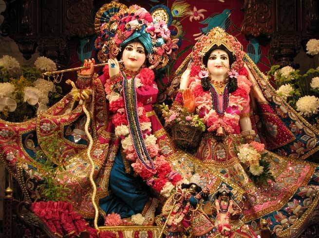 लाड़ली जी मंदिर में उमड़े श्रद्धालु