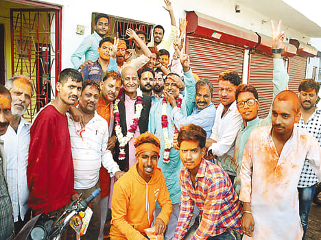 Kesariya Parcham hoisted on five seats