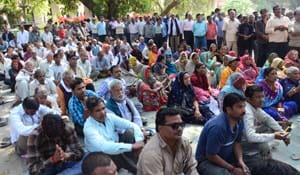Now Holi will decide on the strike in the university