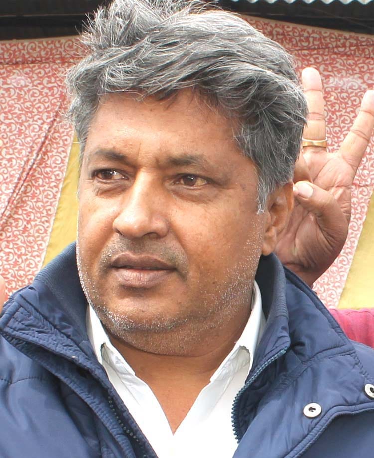 Saadhdi bitten by the stake