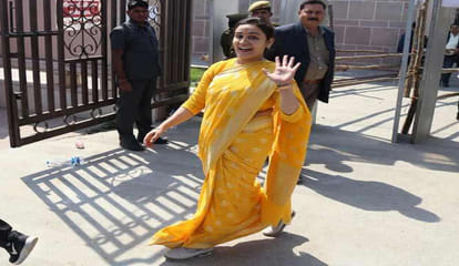 mulayam singh daughter in law aparna yadav big defeat