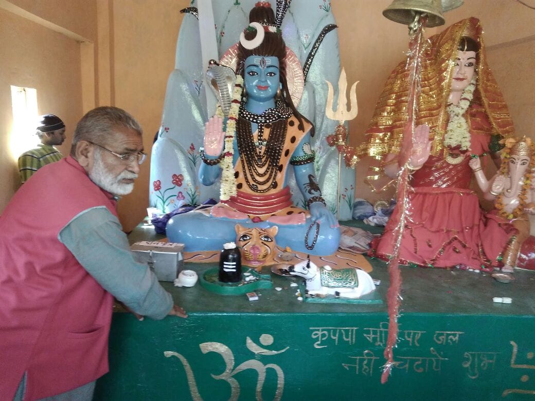 any candidate went to tempal anyone went to dargah