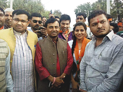 kesariya colour filled in samajwadi fort
