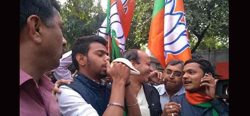 celebration at bjp delhi headquarter after getting majority in trends