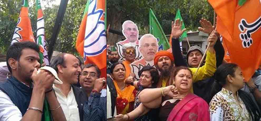celebration at bjp delhi headquarter after getting majority in trends