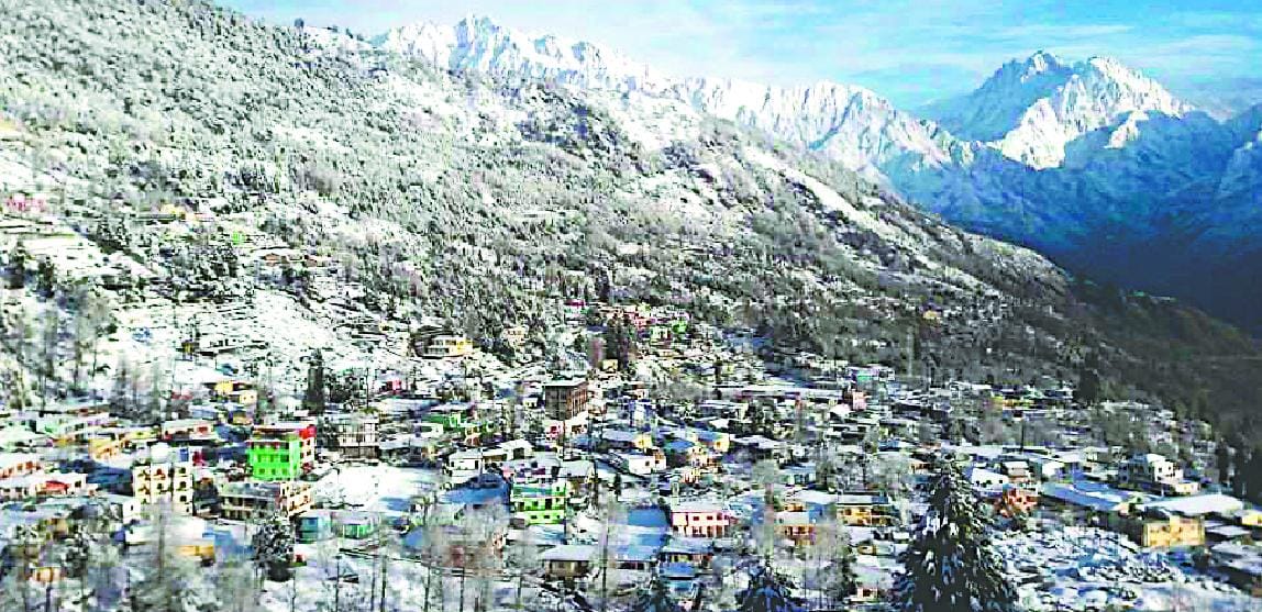 Snowfall in Munsyari hilly area cold Weather Increase