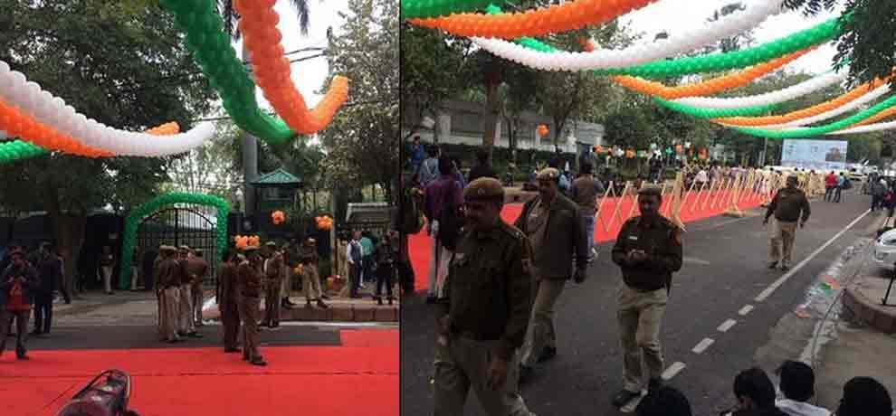 scene outside aam admi party delhi headquarter after defeat in punjab