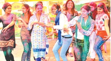 holi celebration in meerut