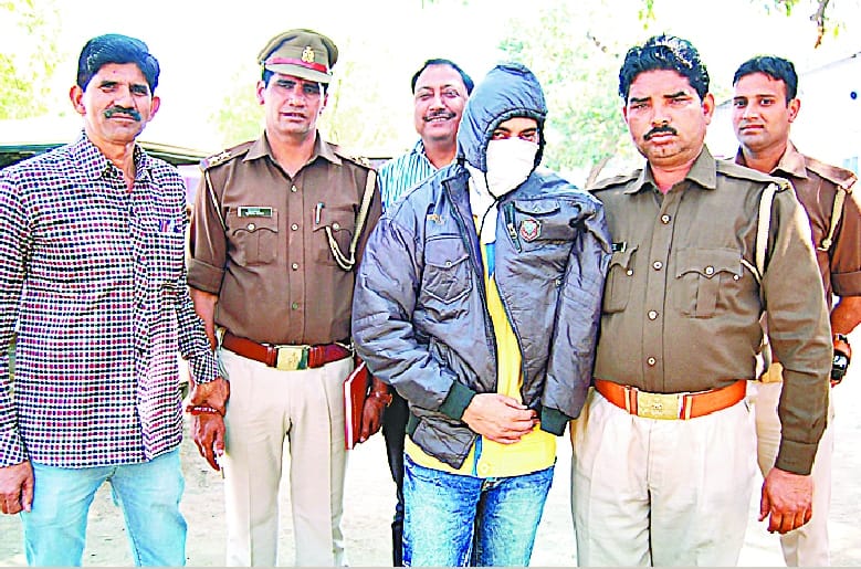 Showroom loot reveals, a robber dead