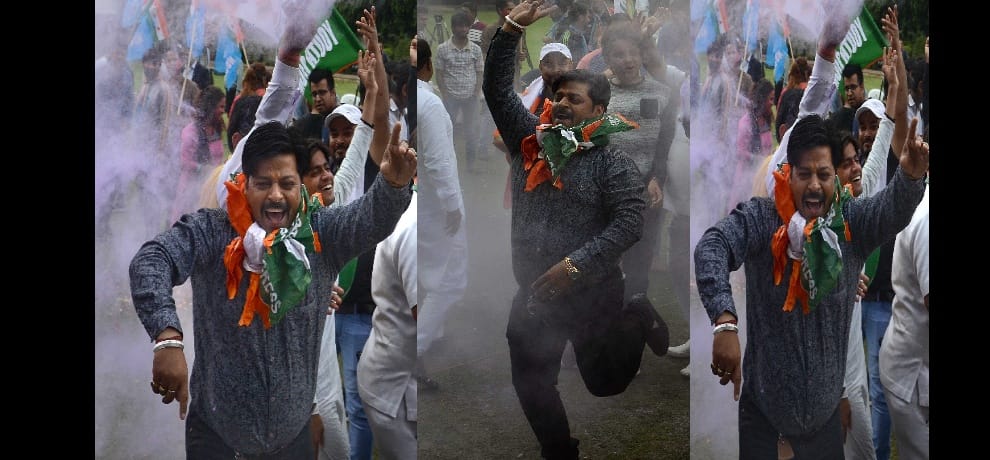 Congress workers celebrate celebration
