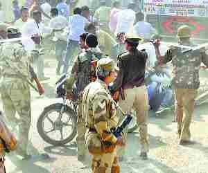 Police lathicharged the supporters