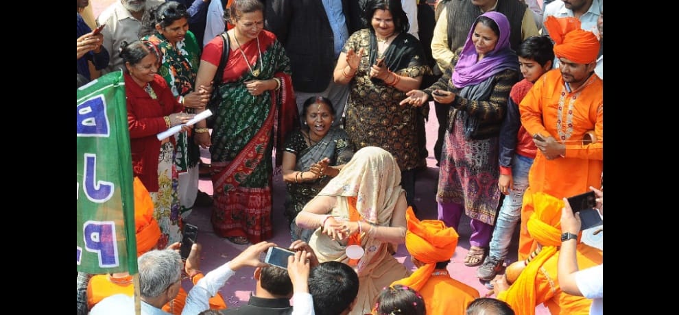 BJP's celebration: Kesariya's passion for color