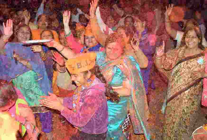 bjp celebrate victory in uttar pradesh