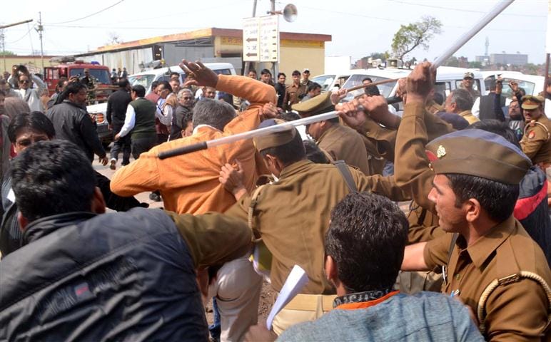 Police threw baton on BJP