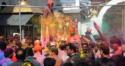 Holi special story from amritsar, special children make colours
