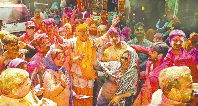 holi2