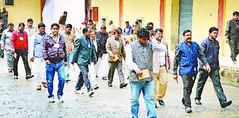 Bareilly's cadre was also shaken in Bareilly!