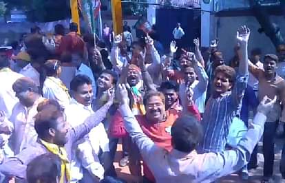 BJP workers celebrating in Agra