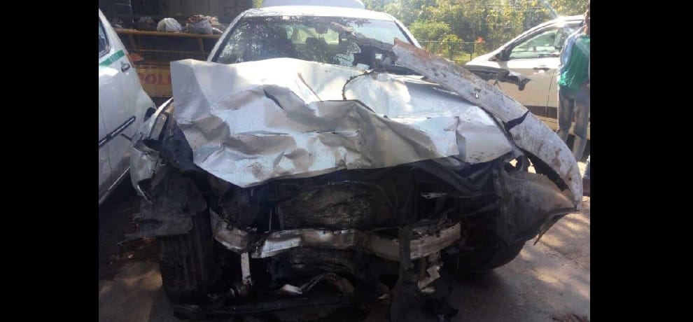 Drunk BMW driver crashes in Cab and Auto