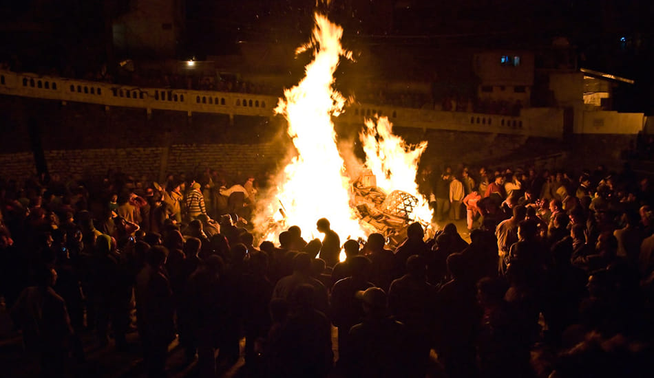take these measures precaution before going to the holika combustion