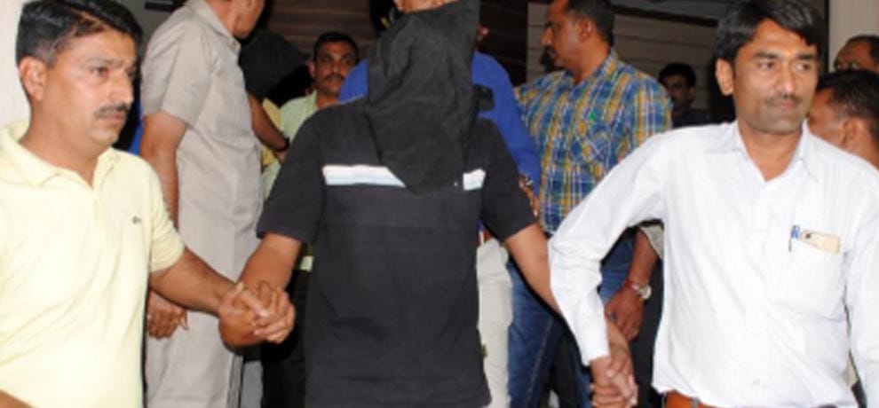 gujarat ats mini van which carring isis supects terrorist from court, breaks down on way