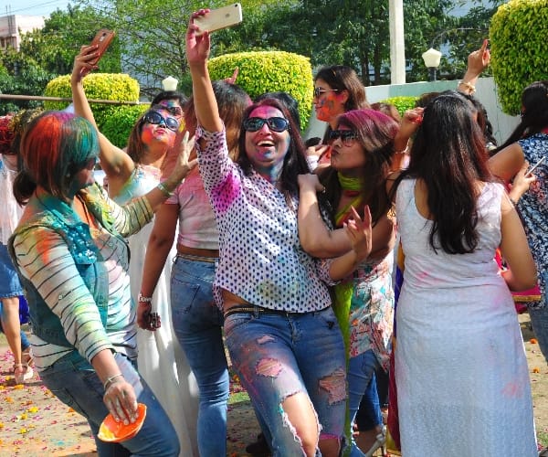  pics of holi celebration.