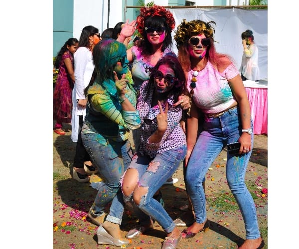  pics of holi celebration.