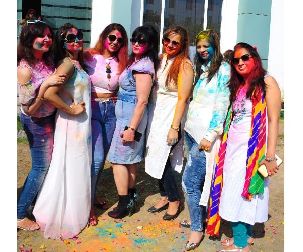  pics of holi celebration.
