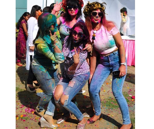  pics of holi celebration.
