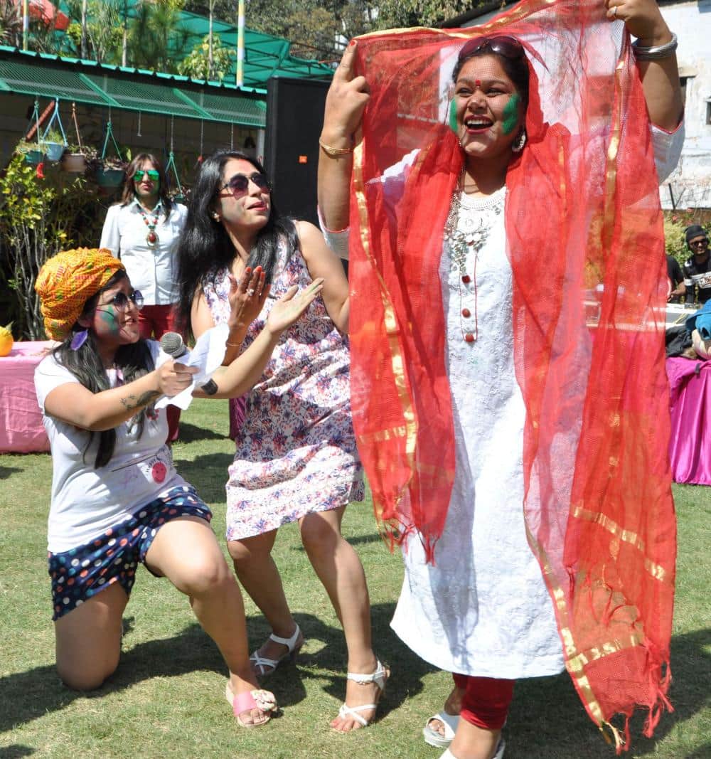 holi huge celebration in dehradun 