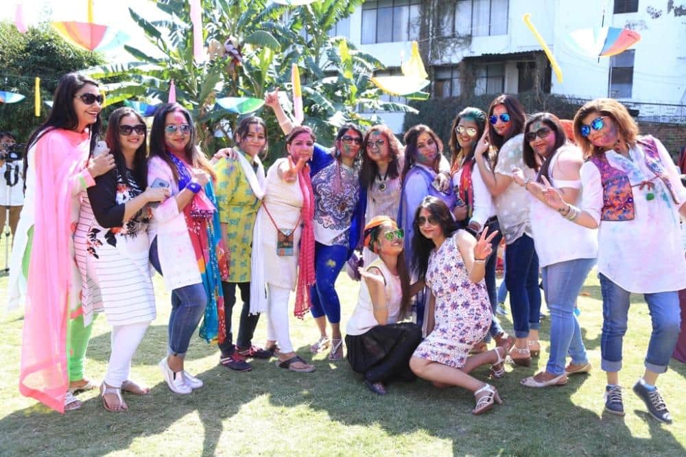 holi huge celebration in dehradun 