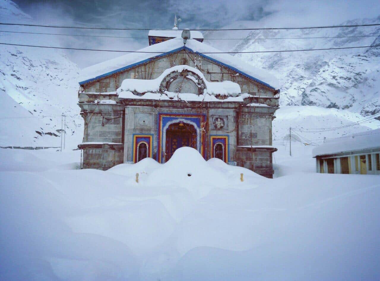snowfall on holi at kedarnath