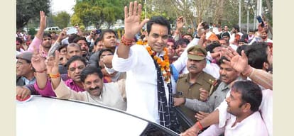 PM and CM arrive in Noida, Lawmaker Engaged crowding