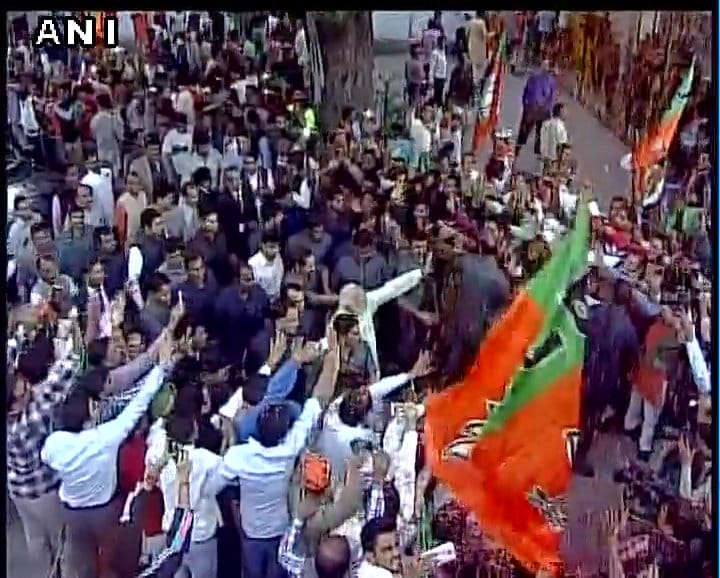 after UP and uttarakhand win PM MODI ROAD SHOW AT BJP DELHI HEADQUARTER