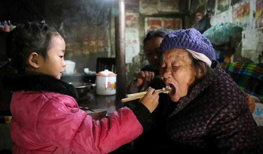 this 5 years old girl take care of her family