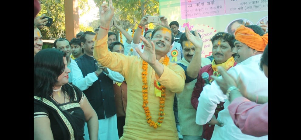 holi milan samaroh, mp satish gautam, noida