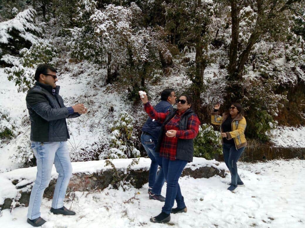 snowfall on holi at kedarnath