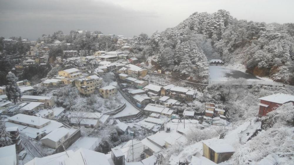 very heavy snowfall in mussoorie after many years 