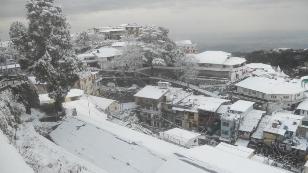 very heavy snowfall in mussoorie after many years 