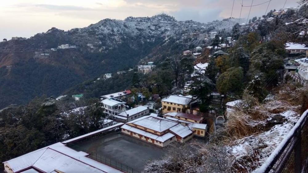 very heavy snowfall in mussoorie after many years 