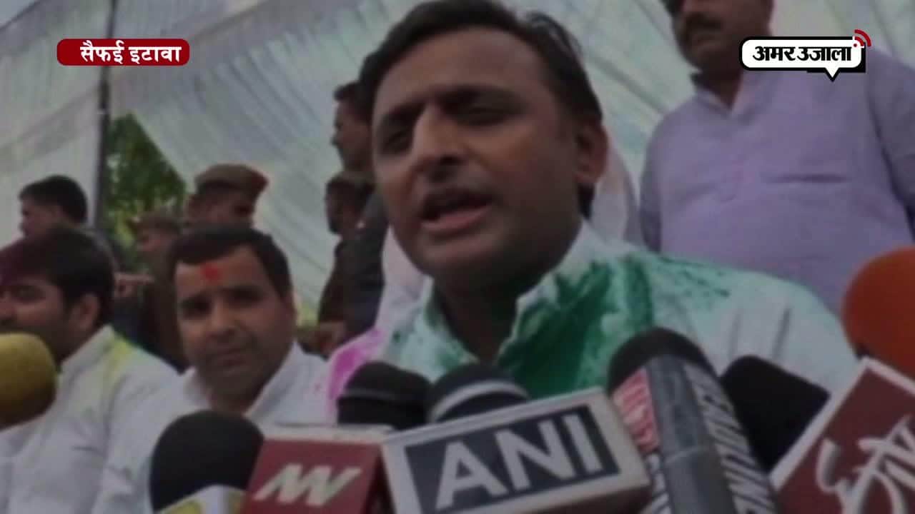 अखिलेश यादव होली 